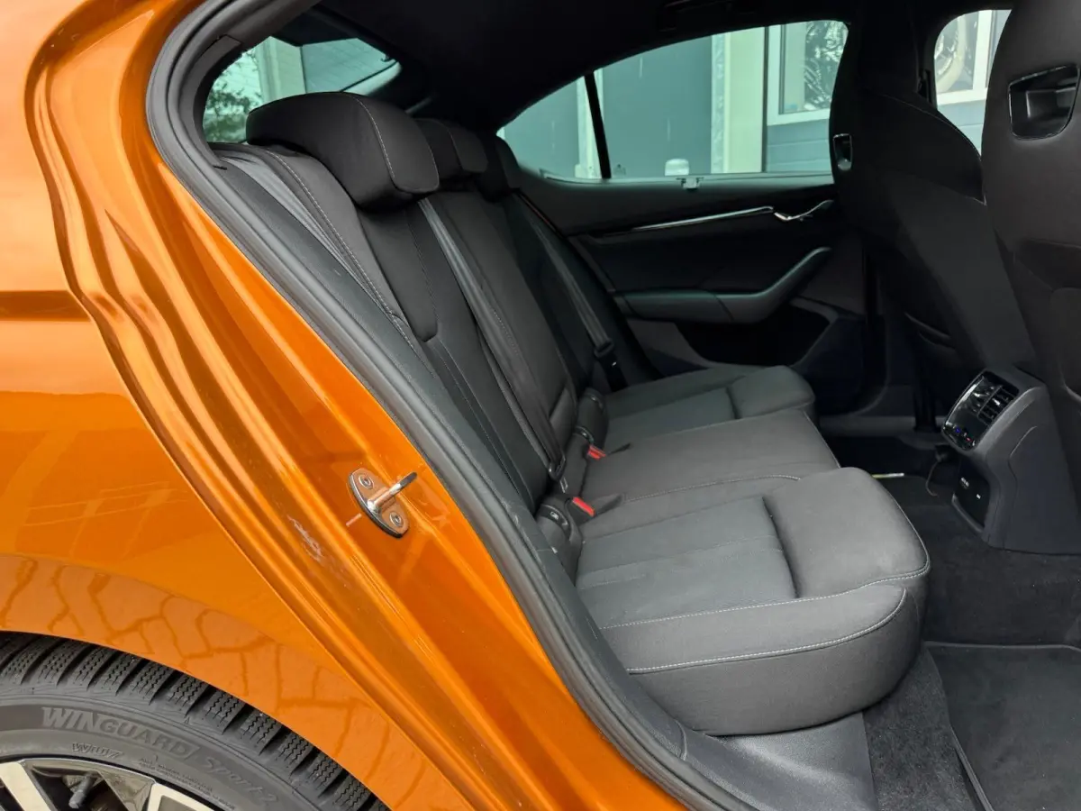 1.5 e-TSI Sport Business Automaat | Digital dashboard | Carplay | Cruise | DAB | LED | Stoelverwarming | Sensoren