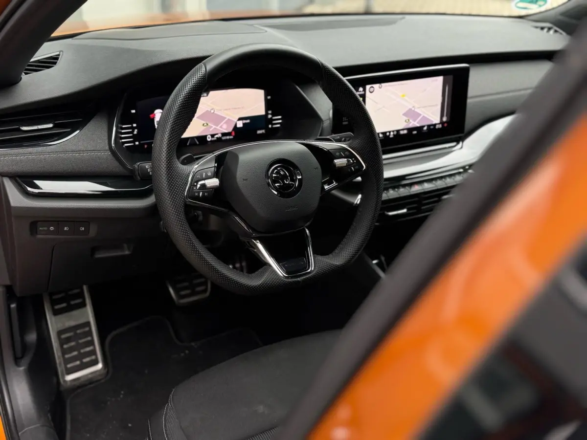 1.5 e-TSI Sport Business Automaat | Digital dashboard | Carplay | Cruise | DAB | LED | Stoelverwarming | Sensoren