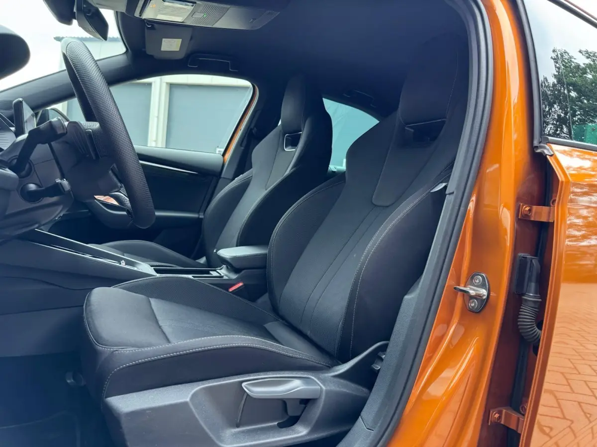 1.5 e-TSI Sport Business Automaat | Digital dashboard | Carplay | Cruise | DAB | LED | Stoelverwarming | Sensoren