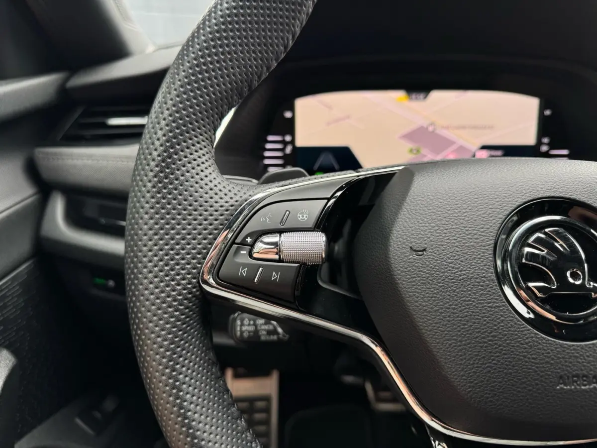 1.5 e-TSI Sport Business Automaat | Digital dashboard | Carplay | Cruise | DAB | LED | Stoelverwarming | Sensoren
