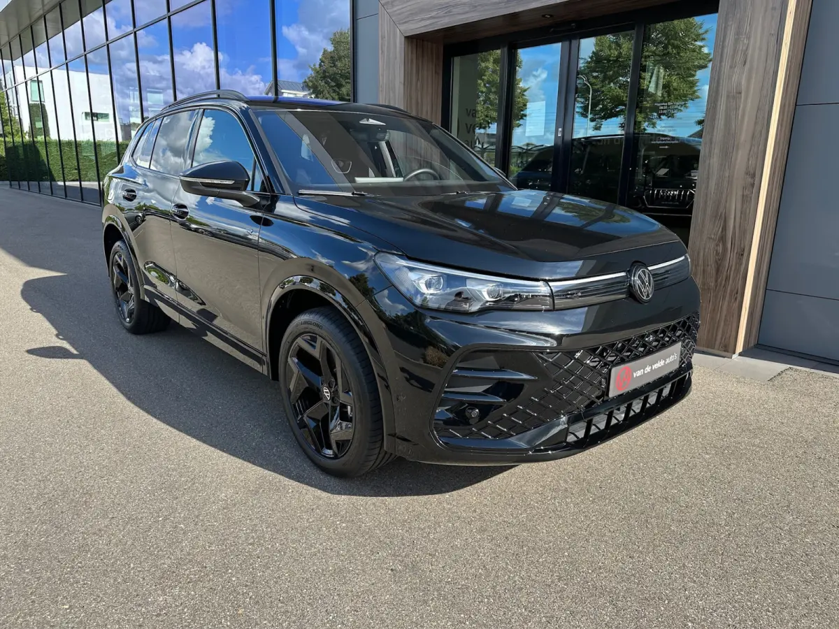 1.5 eHybrid R-Line | Black line | 360 Camera | Trekhaak | Dode hoek | IQ light | Elek. klep | Rijklaar incl. garantie