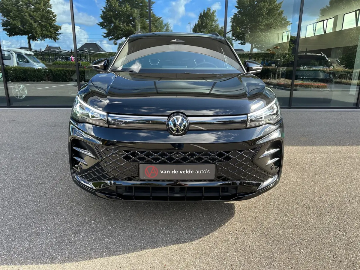 1.5 eHybrid R-Line | Black line | 360 Camera | Trekhaak | Dode hoek | IQ light | Elek. klep | Rijklaar incl. garantie