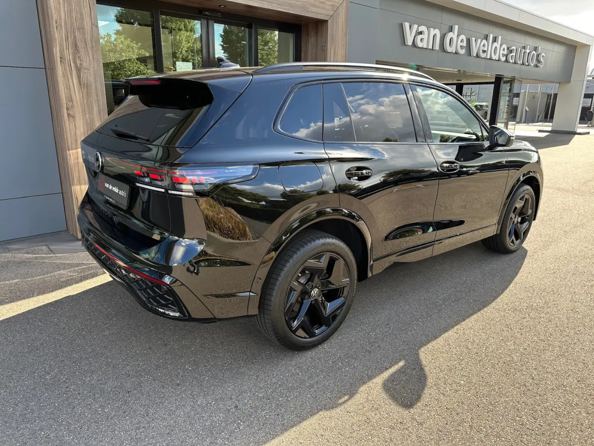 1.5 eHybrid R-Line | Black line | 360 Camera | Trekhaak | Dode hoek | IQ light | Elek. klep | Rijklaar incl. garantie