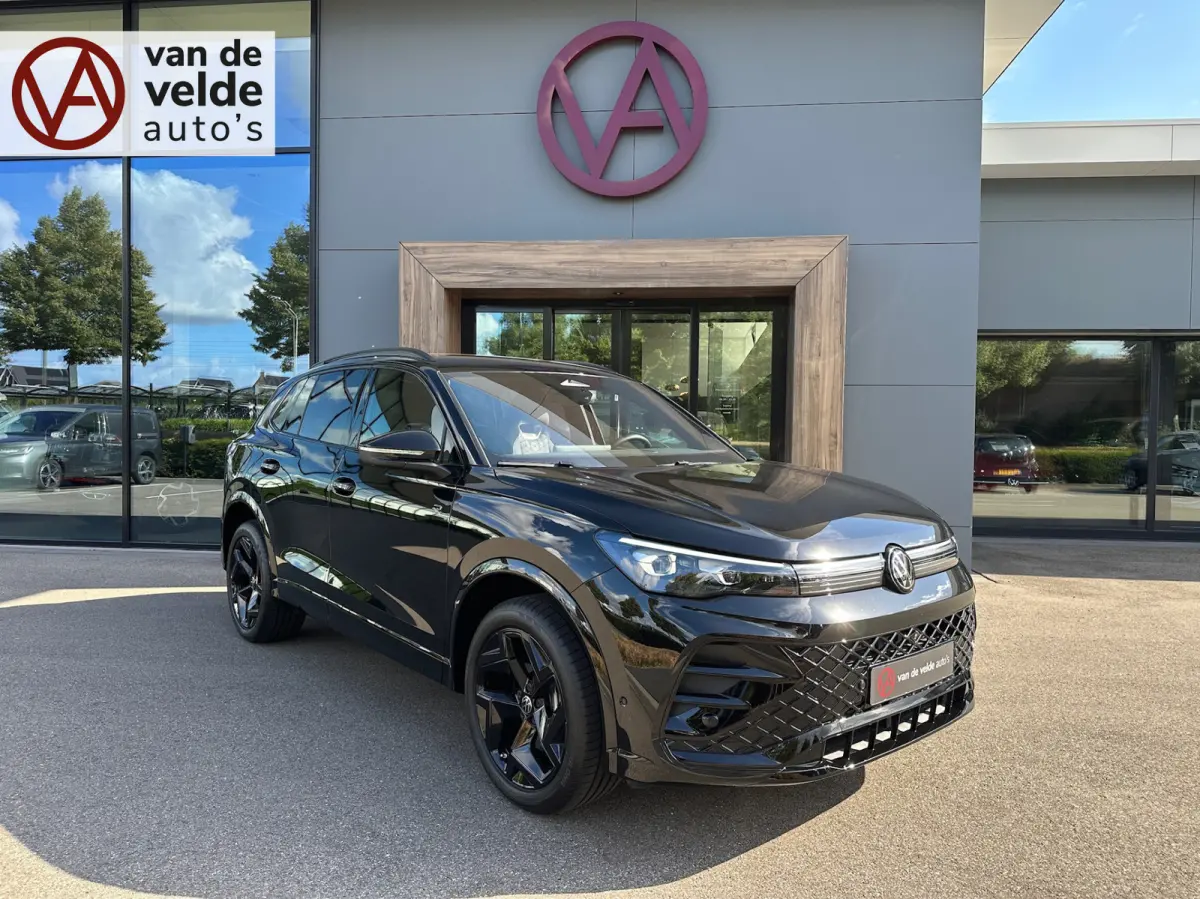 1.5 eHybrid R-Line | Black line | 360 Camera | Trekhaak | Dode hoek | IQ light | Elek. klep | Rijklaar incl. garantie