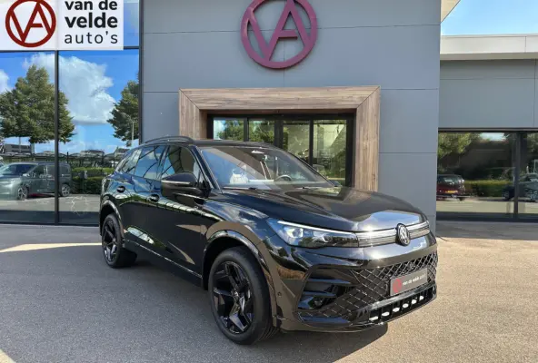 1.5 eHybrid R-Line | Black line | 360 Camera | Trekhaak | Dode hoek | IQ light | Elek. klep | Rijklaar incl. garantie
