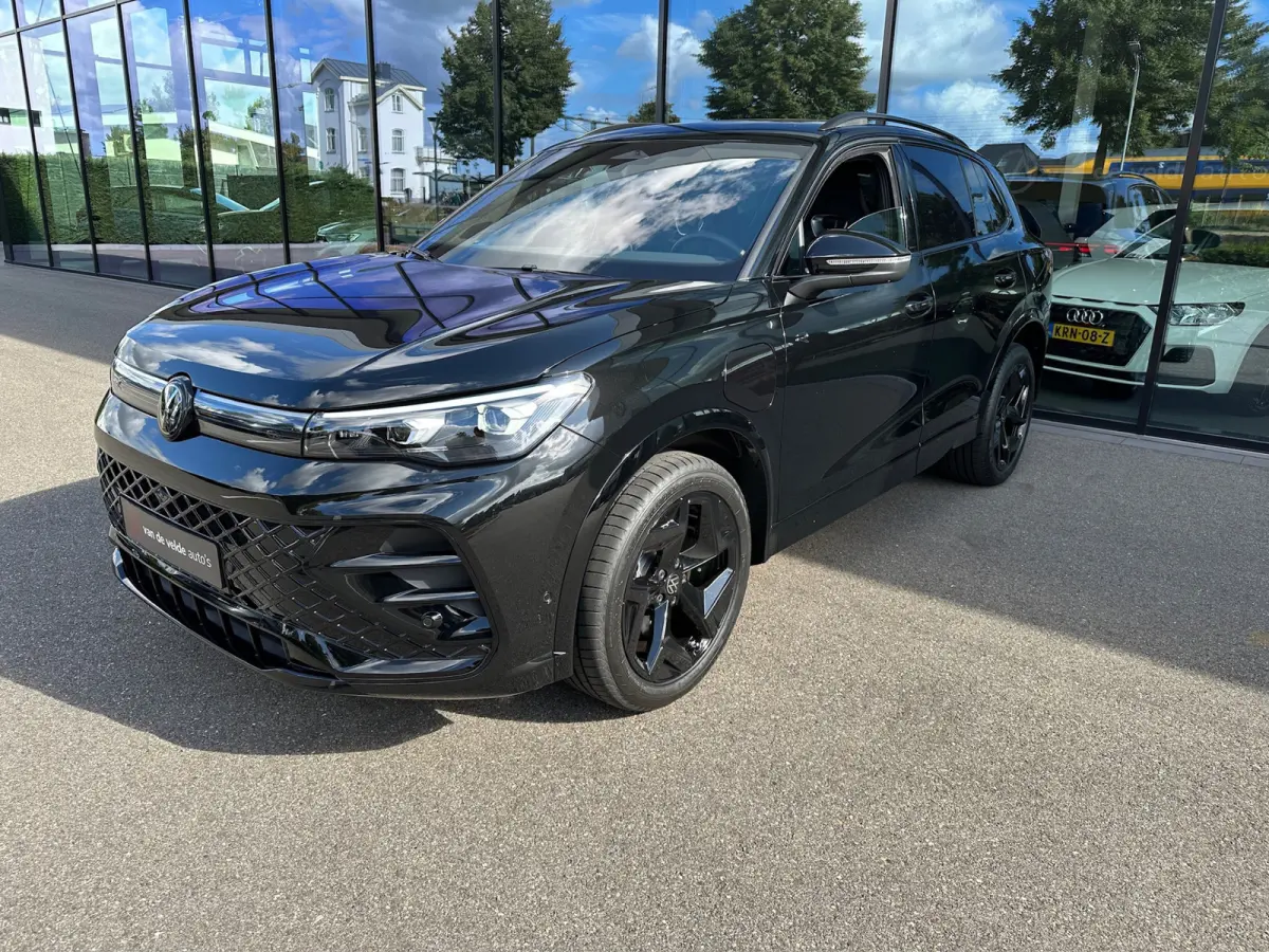 1.5 eHybrid R-Line | Black line | 360 Camera | Trekhaak | Dode hoek | IQ light | Elek. klep | Rijklaar incl. garantie