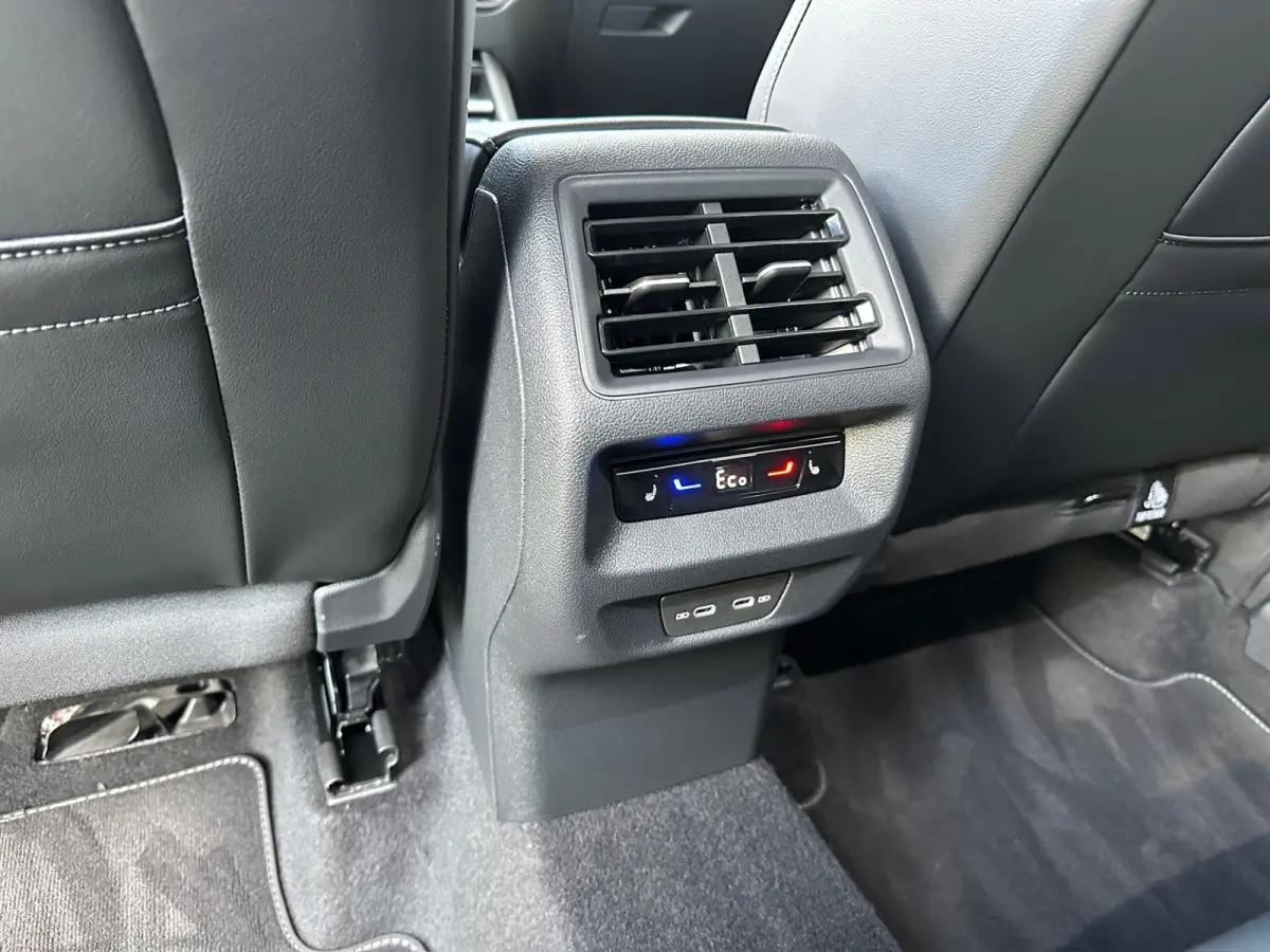 1.5 eHybrid R-Line | Black line | 360 Camera | Trekhaak | Dode hoek | IQ light | Elek. klep | Rijklaar incl. garantie