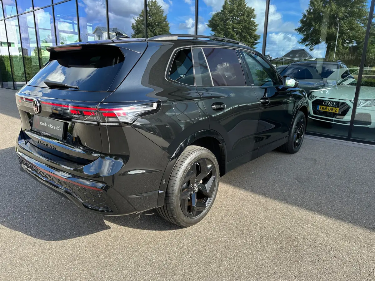 1.5 eHybrid R-Line | Black line | 360 Camera | Trekhaak | Dode hoek | IQ light | Elek. klep | Rijklaar incl. garantie