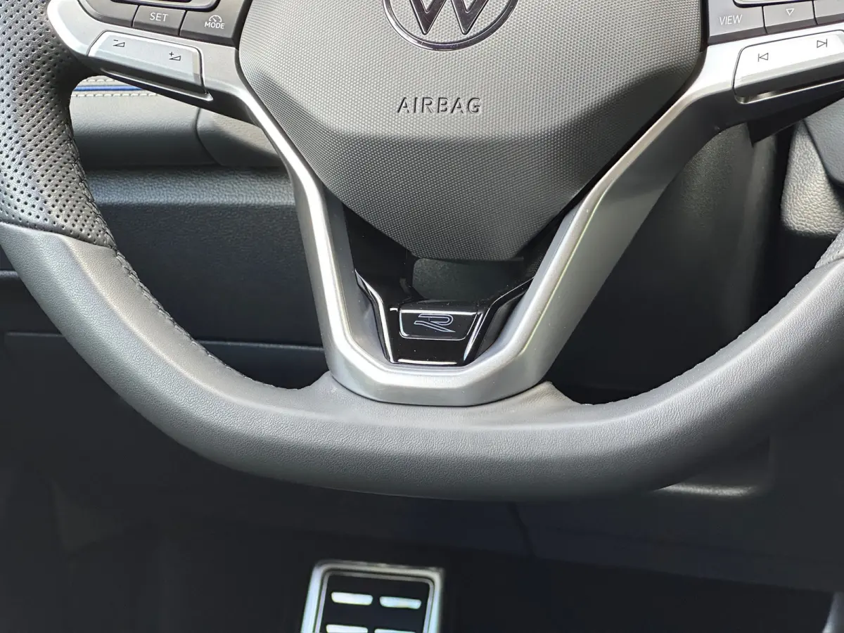 1.5 eHybrid R-Line | Black line | 360 Camera | Trekhaak | Dode hoek | IQ light | Elek. klep | Rijklaar incl. garantie