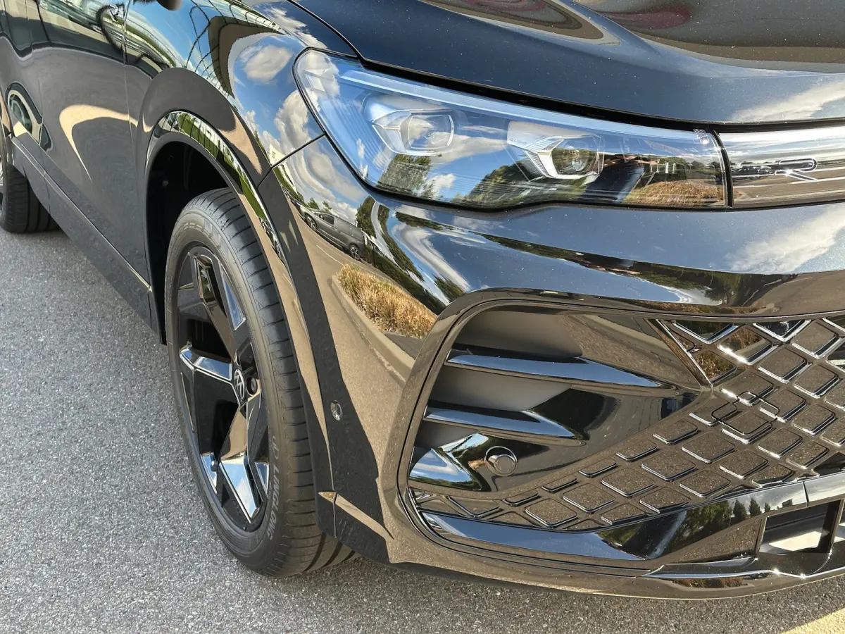 1.5 eHybrid R-Line | Black line | 360 Camera | Trekhaak | Dode hoek | IQ light | Elek. klep | Rijklaar incl. garantie