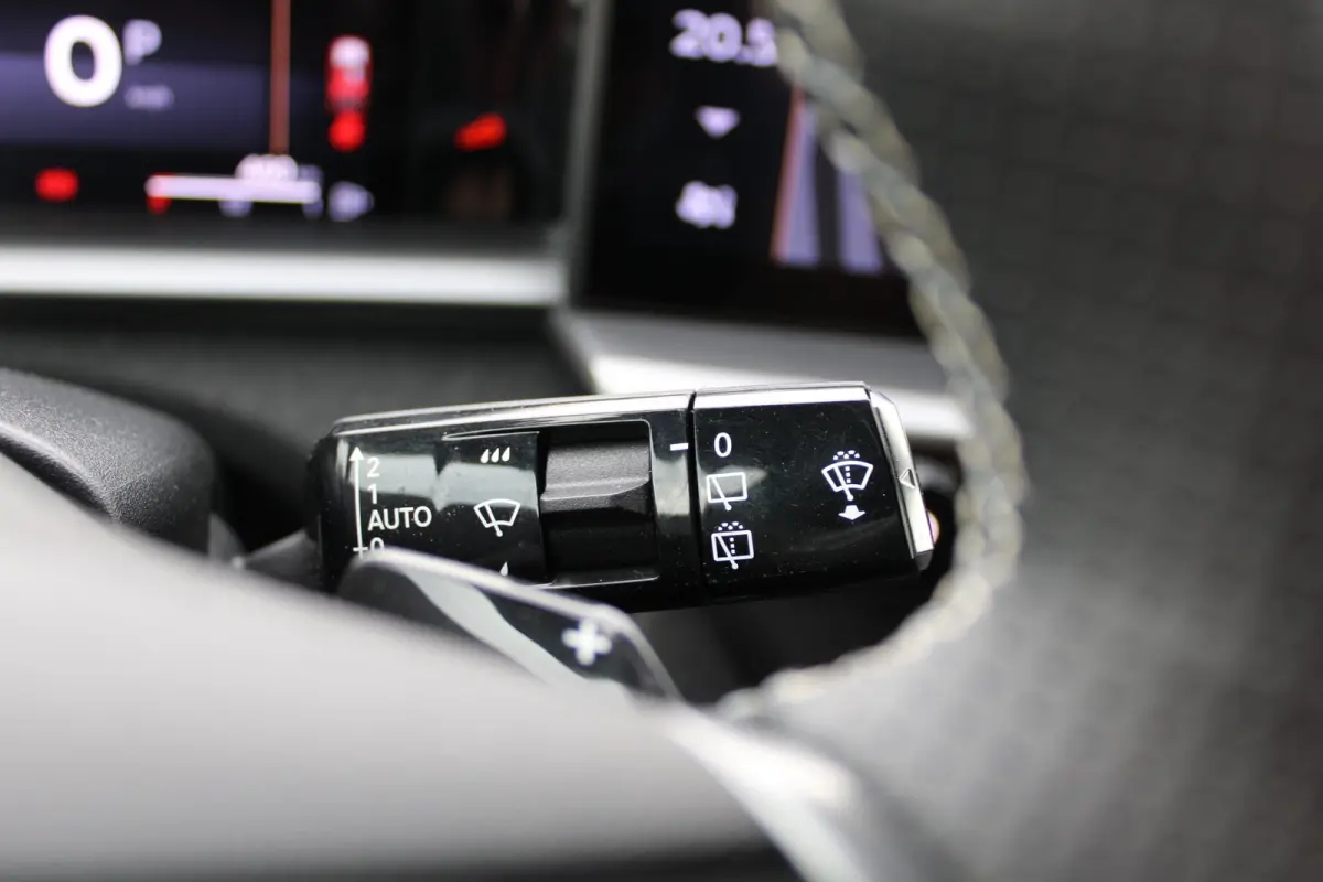 1.2 Turbo Hybrid GS / Navigatie / 360 Camera / Head-up display / Keyless / Parkeersensoren / Stuur -en Stoelverwarmd / Matrix LED / Carplay