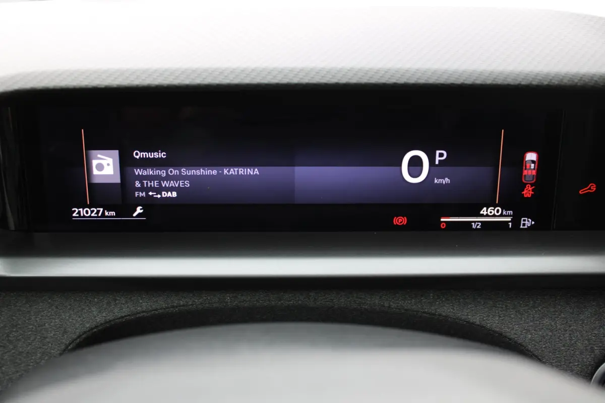 1.2 Turbo Hybrid GS / Navigatie / 360 Camera / Head-up display / Keyless / Parkeersensoren / Stuur -en Stoelverwarmd / Matrix LED / Carplay