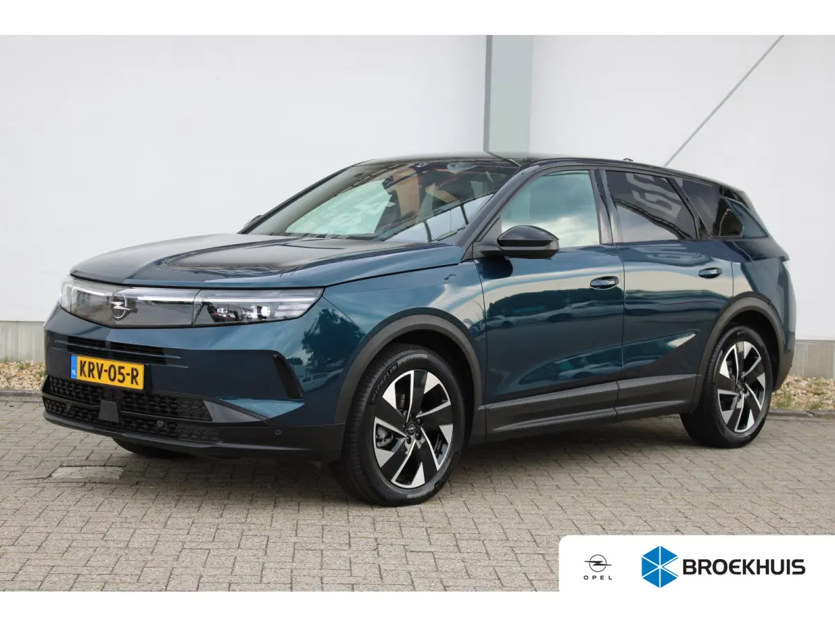 1.2 Turbo Hybrid GS / Navigatie / 360 Camera / Head-up display / Keyless / Parkeersensoren / Stuur -en Stoelverwarmd / Matrix LED / Carplay