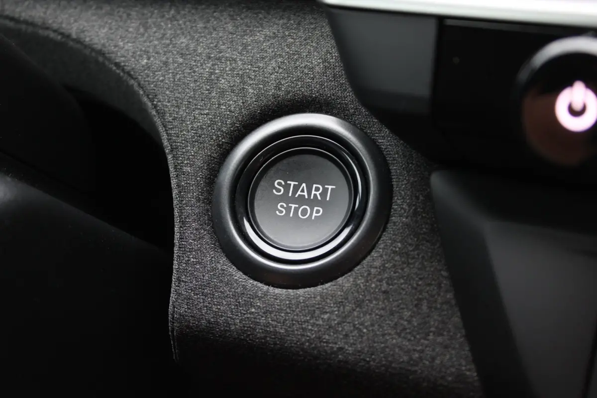 1.2 Turbo Hybrid GS / Navigatie / 360 Camera / Head-up display / Keyless / Parkeersensoren / Stuur -en Stoelverwarmd / Matrix LED / Carplay