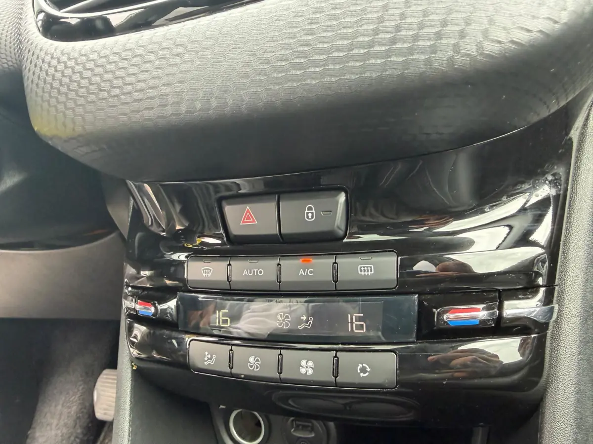 1.2 Executive/PANO/STOELV/CARPLAY/TREKH/APK/NAP