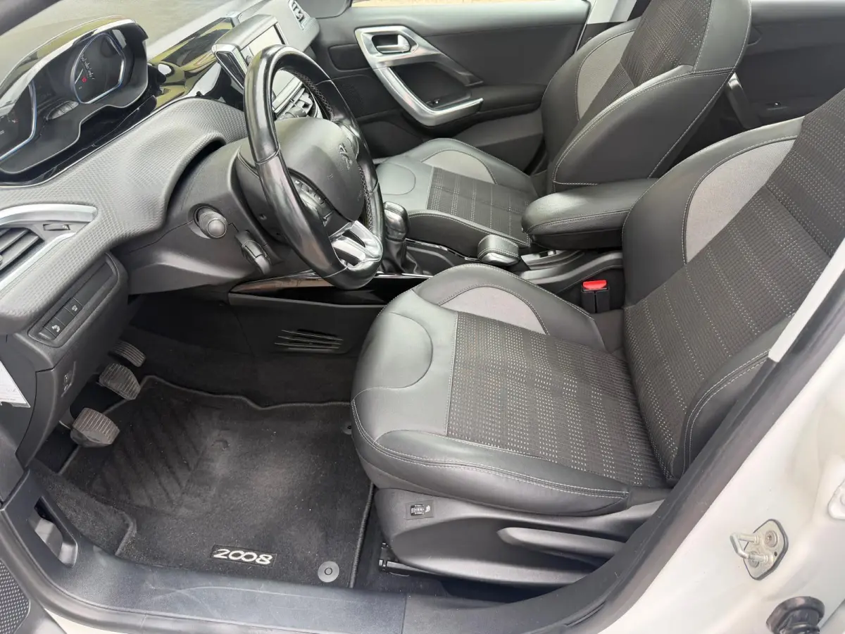 1.2 Executive/PANO/STOELV/CARPLAY/TREKH/APK/NAP