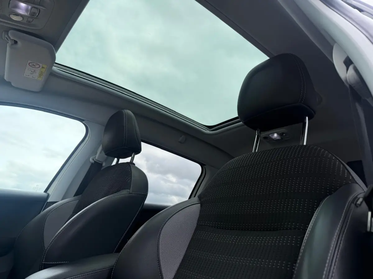 1.2 Executive/PANO/STOELV/CARPLAY/TREKH/APK/NAP