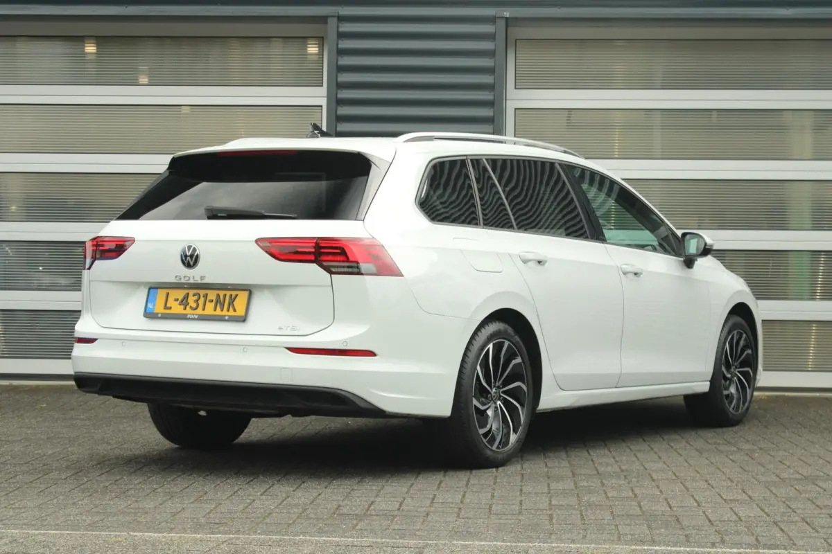 1.0 eTSI 110kW DSG Life | Elec. Stoelverstelling met Memory | 17 inch Ventura |