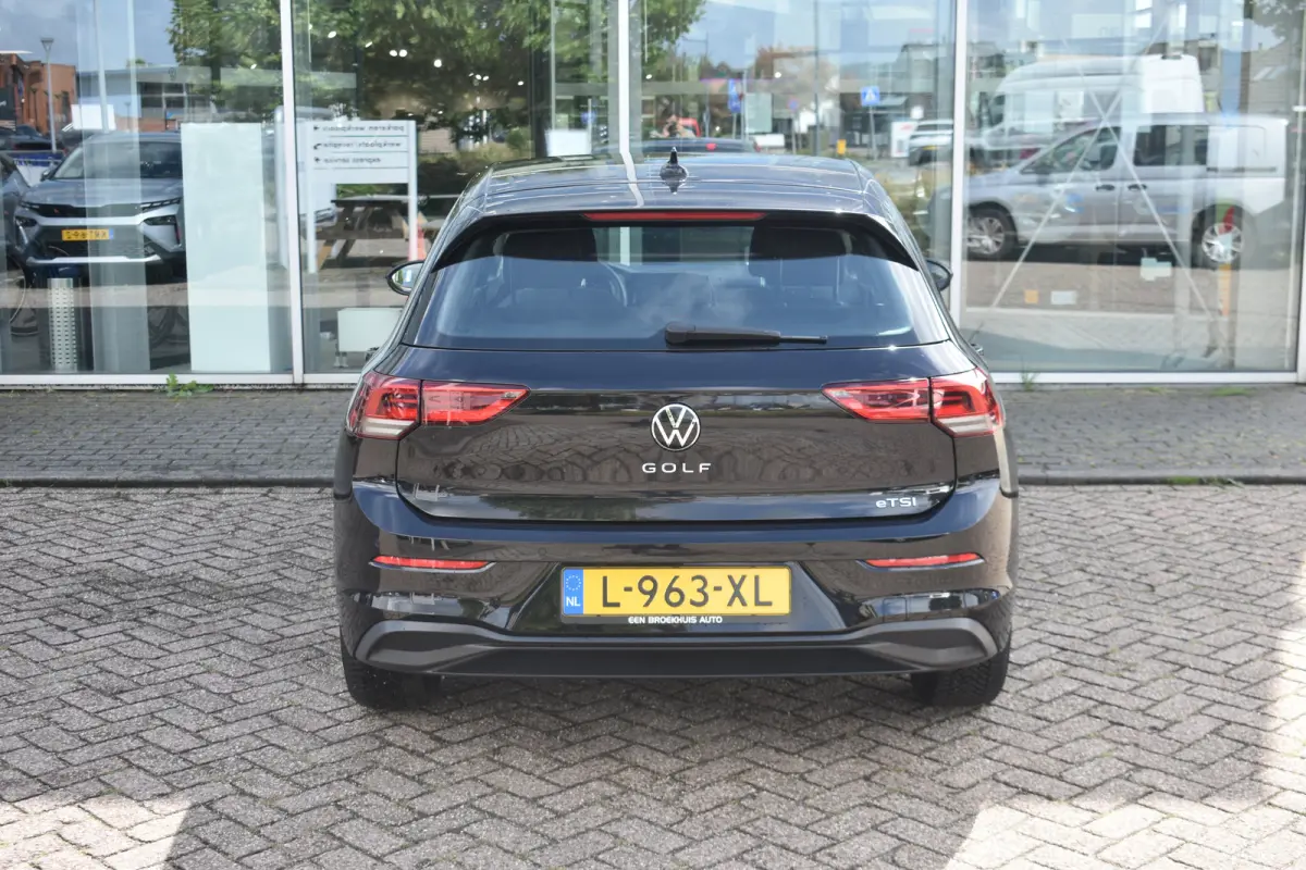 1.0 eTSI 110PK DSG-7 Life | NAVIGATIE | ADAPT. CRUISE | ALL SEASONBANDEN | APP CONNECT | 16 INCH