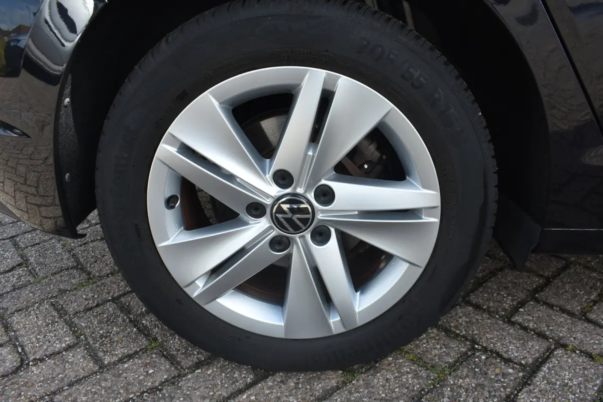 1.0 eTSI 110PK DSG-7 Life | NAVIGATIE | ADAPT. CRUISE | ALL SEASONBANDEN | APP CONNECT | 16 INCH