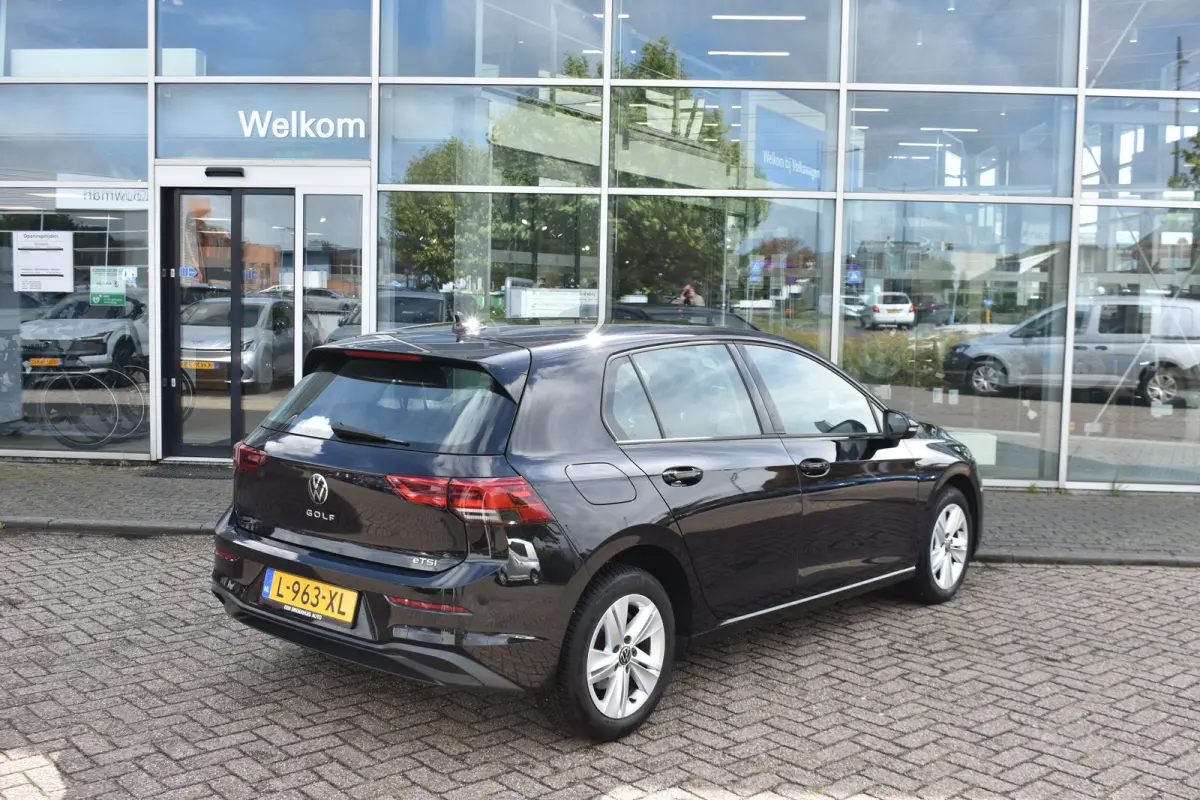 1.0 eTSI 110PK DSG-7 Life | NAVIGATIE | ADAPT. CRUISE | ALL SEASONBANDEN | APP CONNECT | 16 INCH
