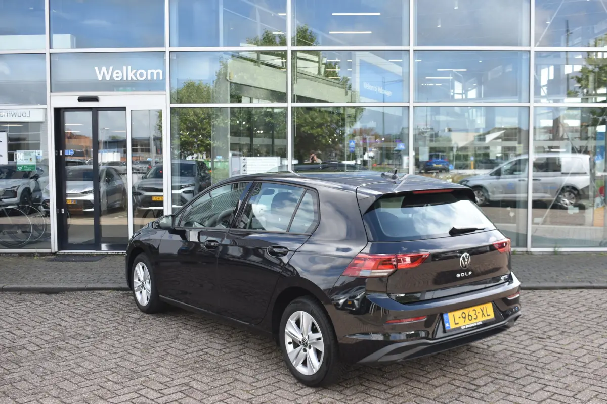 1.0 eTSI 110PK DSG-7 Life | NAVIGATIE | ADAPT. CRUISE | ALL SEASONBANDEN | APP CONNECT | 16 INCH