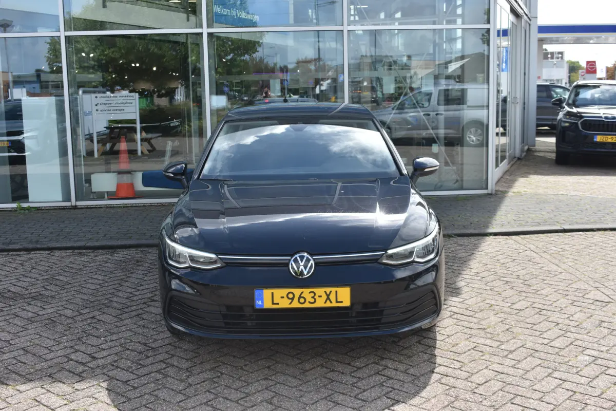 1.0 eTSI 110PK DSG-7 Life | NAVIGATIE | ADAPT. CRUISE | ALL SEASONBANDEN | APP CONNECT | 16 INCH