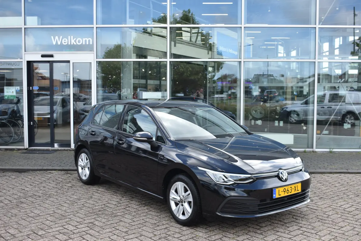 1.0 eTSI 110PK DSG-7 Life | NAVIGATIE | ADAPT. CRUISE | ALL SEASONBANDEN | APP CONNECT | 16 INCH