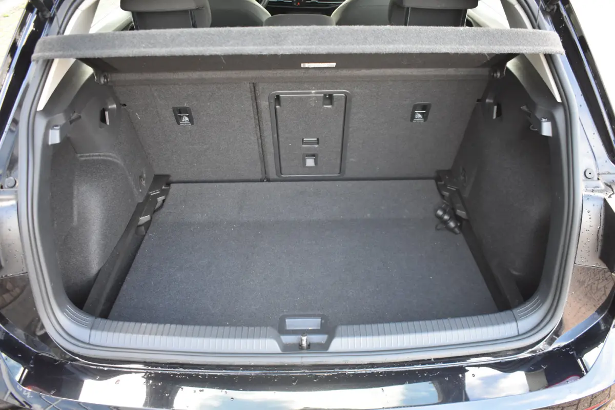 1.0 eTSI 110PK DSG-7 Life | NAVIGATIE | ADAPT. CRUISE | ALL SEASONBANDEN | APP CONNECT | 16 INCH