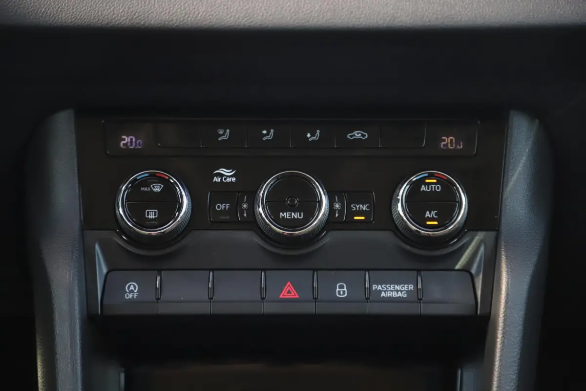 1.0 TSI Business Edition Trekhaak Navigatie Carplay Android Climate Adaptive Cruise LMV Parkeersensor