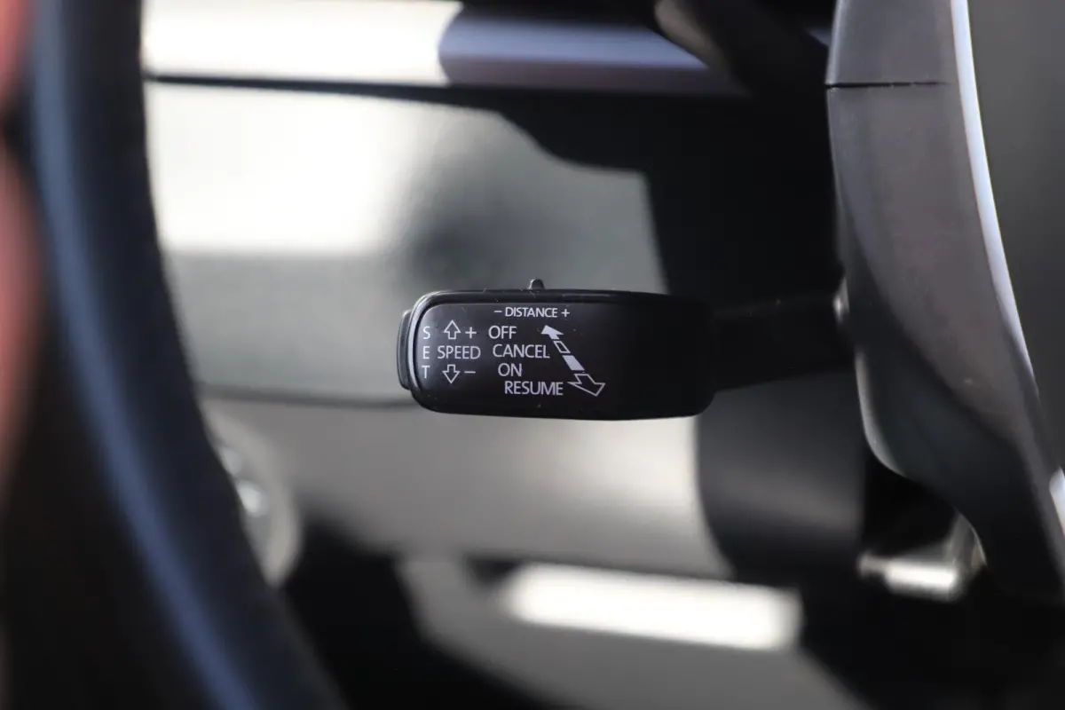 1.0 TSI Business Edition Trekhaak Navigatie Carplay Android Climate Adaptive Cruise LMV Parkeersensor