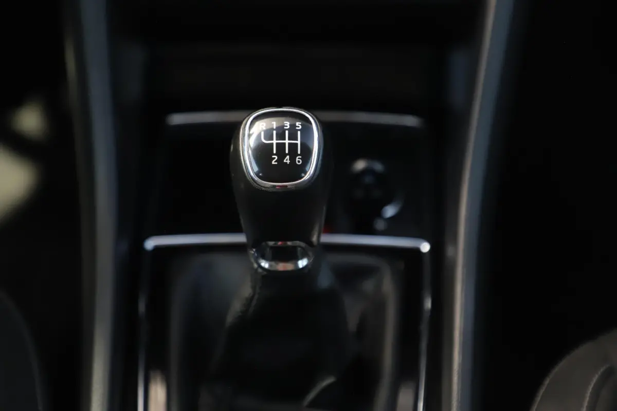 1.0 TSI Business Edition Trekhaak Navigatie Carplay Android Climate Adaptive Cruise LMV Parkeersensor