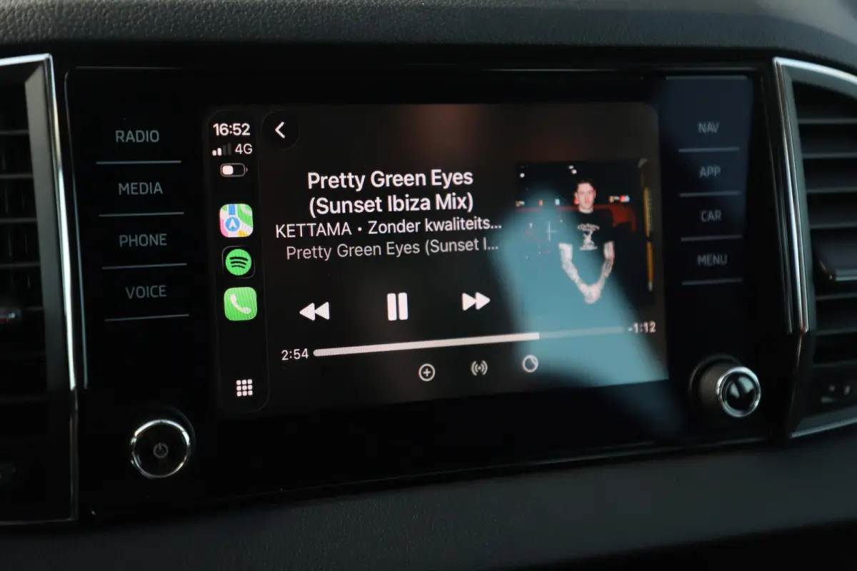 1.0 TSI Business Edition Trekhaak Navigatie Carplay Android Climate Adaptive Cruise LMV Parkeersensor