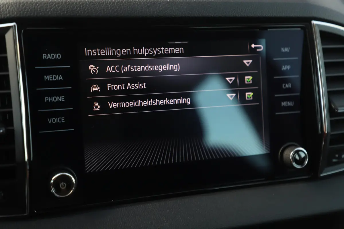 1.0 TSI Business Edition Trekhaak Navigatie Carplay Android Climate Adaptive Cruise LMV Parkeersensor