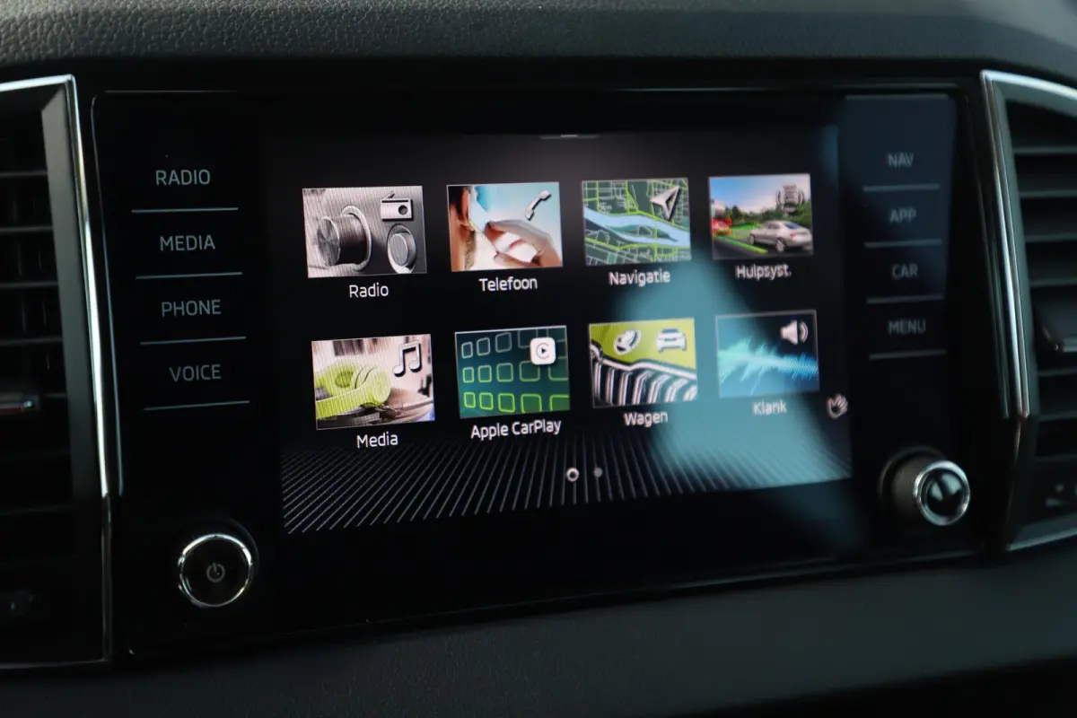1.0 TSI Business Edition Trekhaak Navigatie Carplay Android Climate Adaptive Cruise LMV Parkeersensor