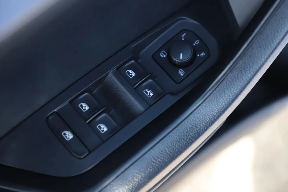 1.0 TSI Business Edition Trekhaak Navigatie Carplay Android Climate Adaptive Cruise LMV Parkeersensor