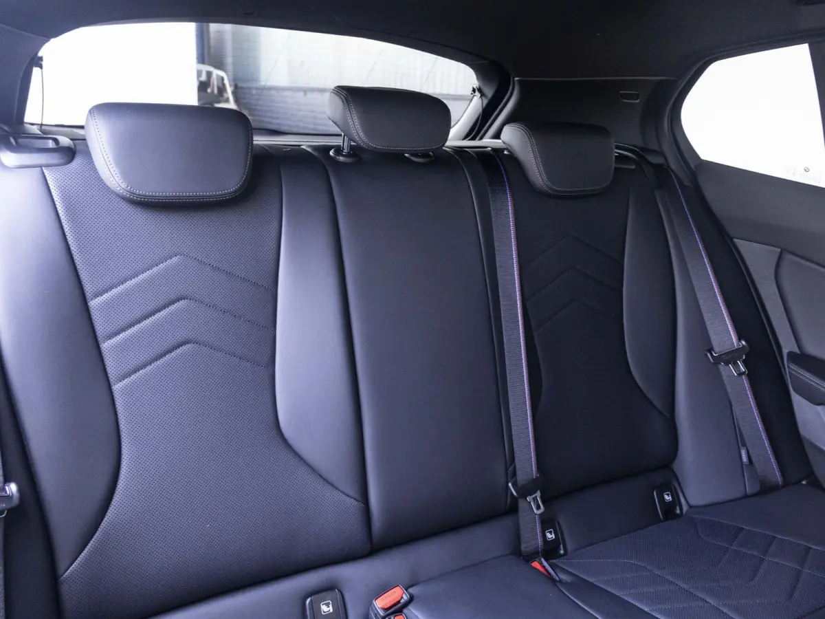 120 | M Sportpakket Pro | Comfort Access | Driving Assistant Plus | M Adaptief Onderstel | Stuurwielrand verwarmd | Sportstoelen | 18 inch