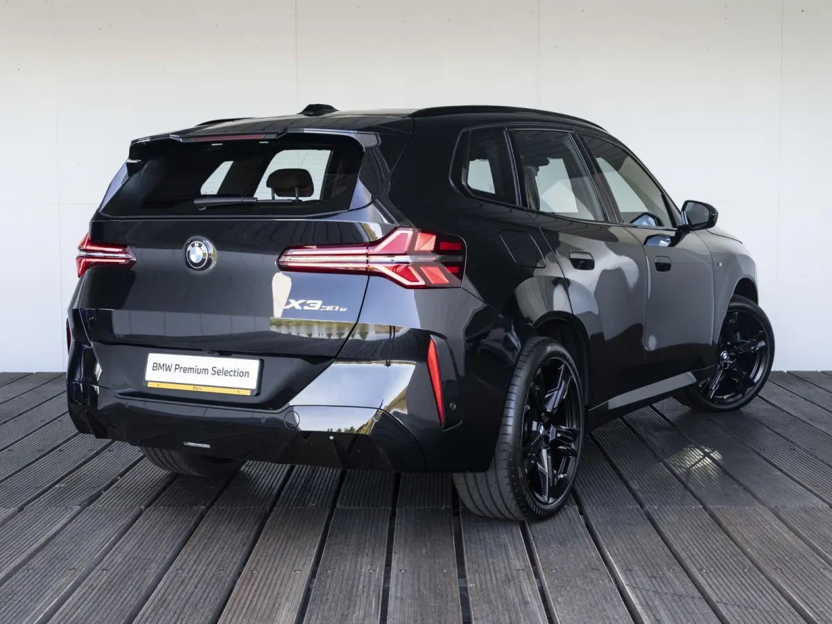 xDrive30e | M SPortpakket Pro | Premium Pack | Comfort Access | Driving Assistant Plus | Panoramadak | Harman Kardon | Stoelventilatie | Trekhaak