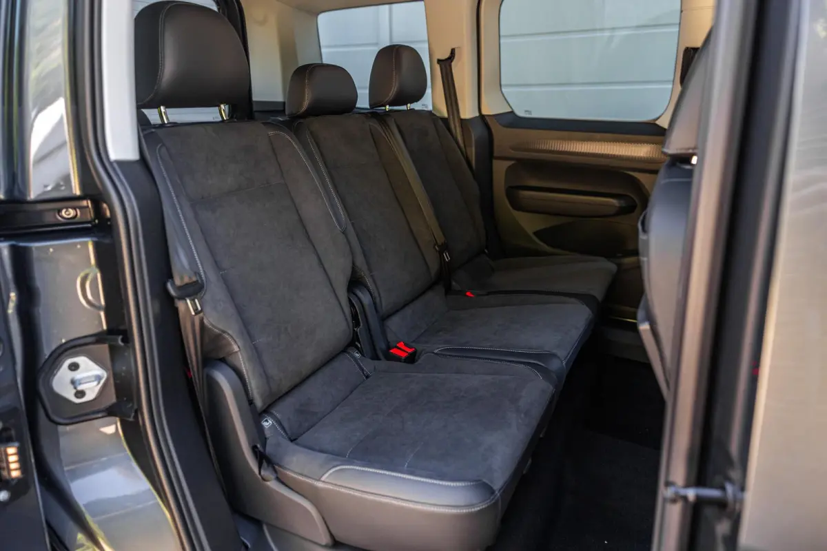 Kombi 1.5 TSI 150pk DSG Hybride Limited Edition | Trekhaak | Winter Pakket | Navigatie