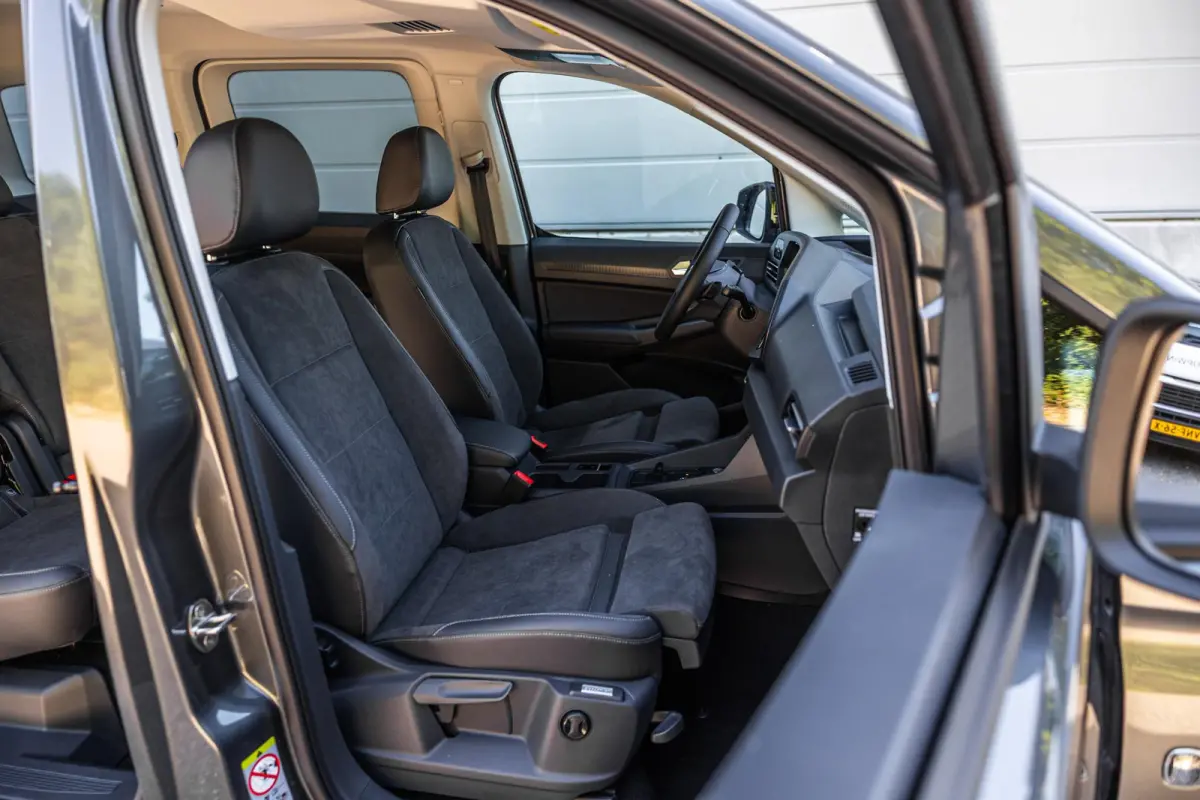 Kombi 1.5 TSI 150pk DSG Hybride Limited Edition | Trekhaak | Winter Pakket | Navigatie