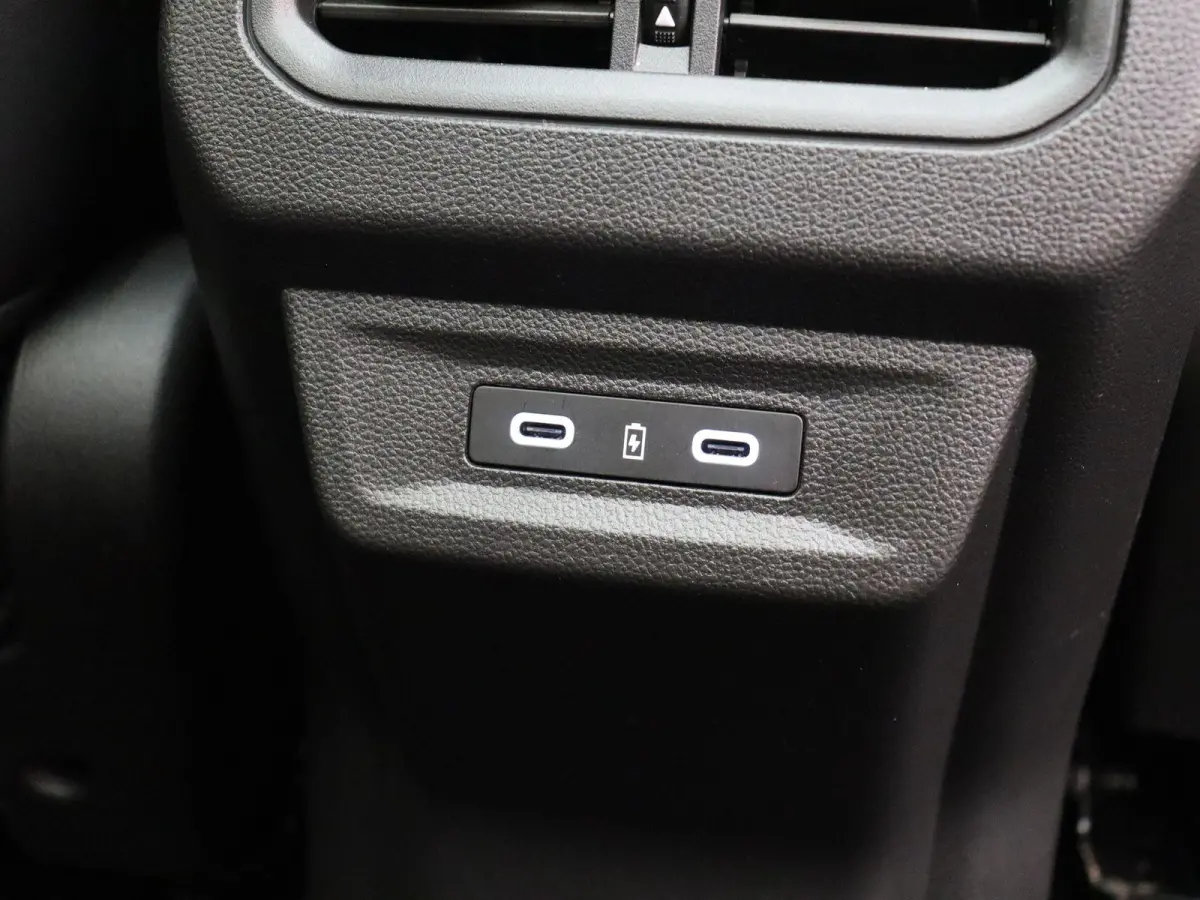 Esprit Alpine | Facelift | Stoel-stuur-voorruit verwarming | Panoramadak | Elektrisch bedienbare stoelen en achterklep | Head-up display |