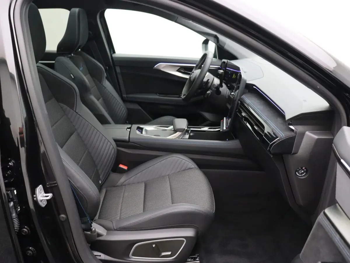 Iconic Esprit Alpine | Facelift | Stoel-stuur-voorruit verwarming | Panoramadak | Elektrisch bedienbare stoelen en achterklep | Head-up display |