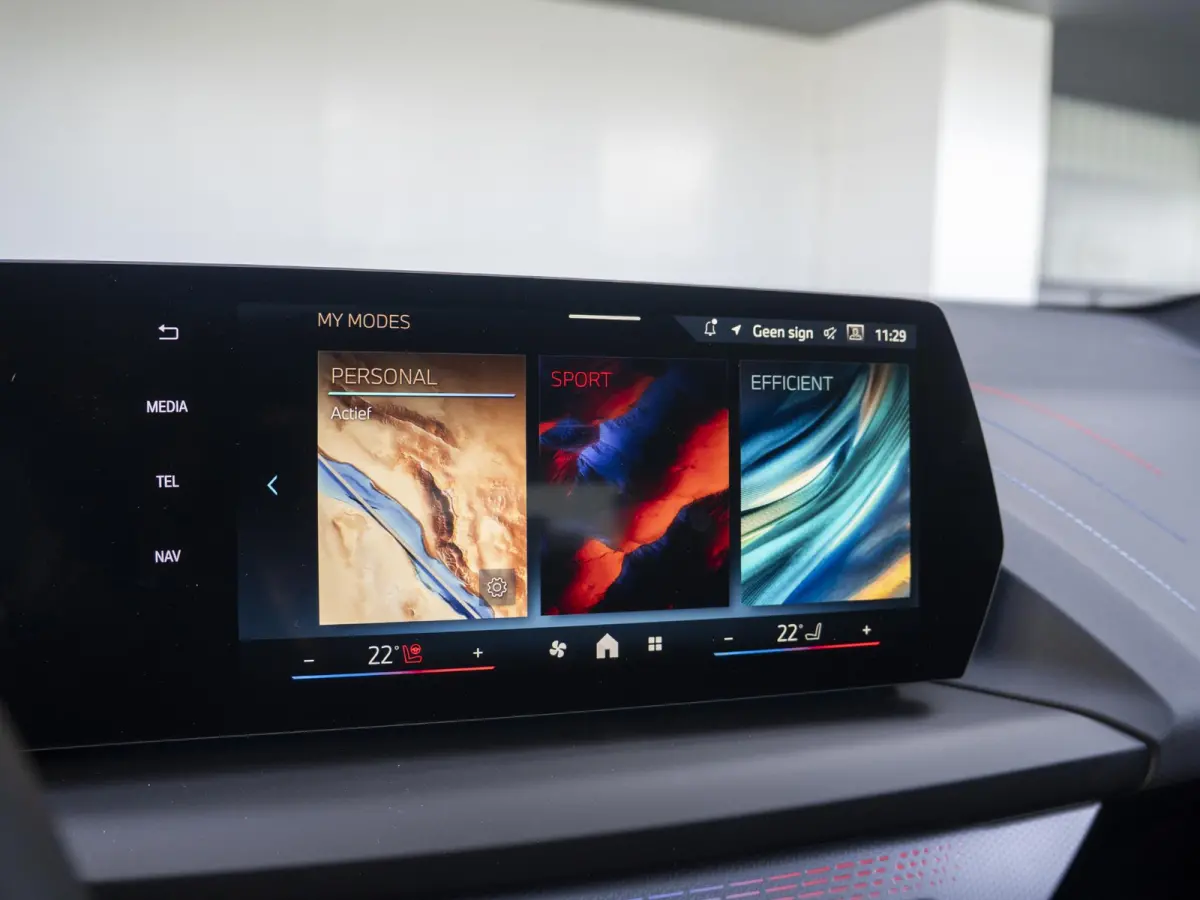 120 | M Sportpakket Pro | Innovation Pack | Stuurwielrand verwarmd | Harman-Kardon | Comfort Access | Head-Up Display | Panoramadak | Trekhaak