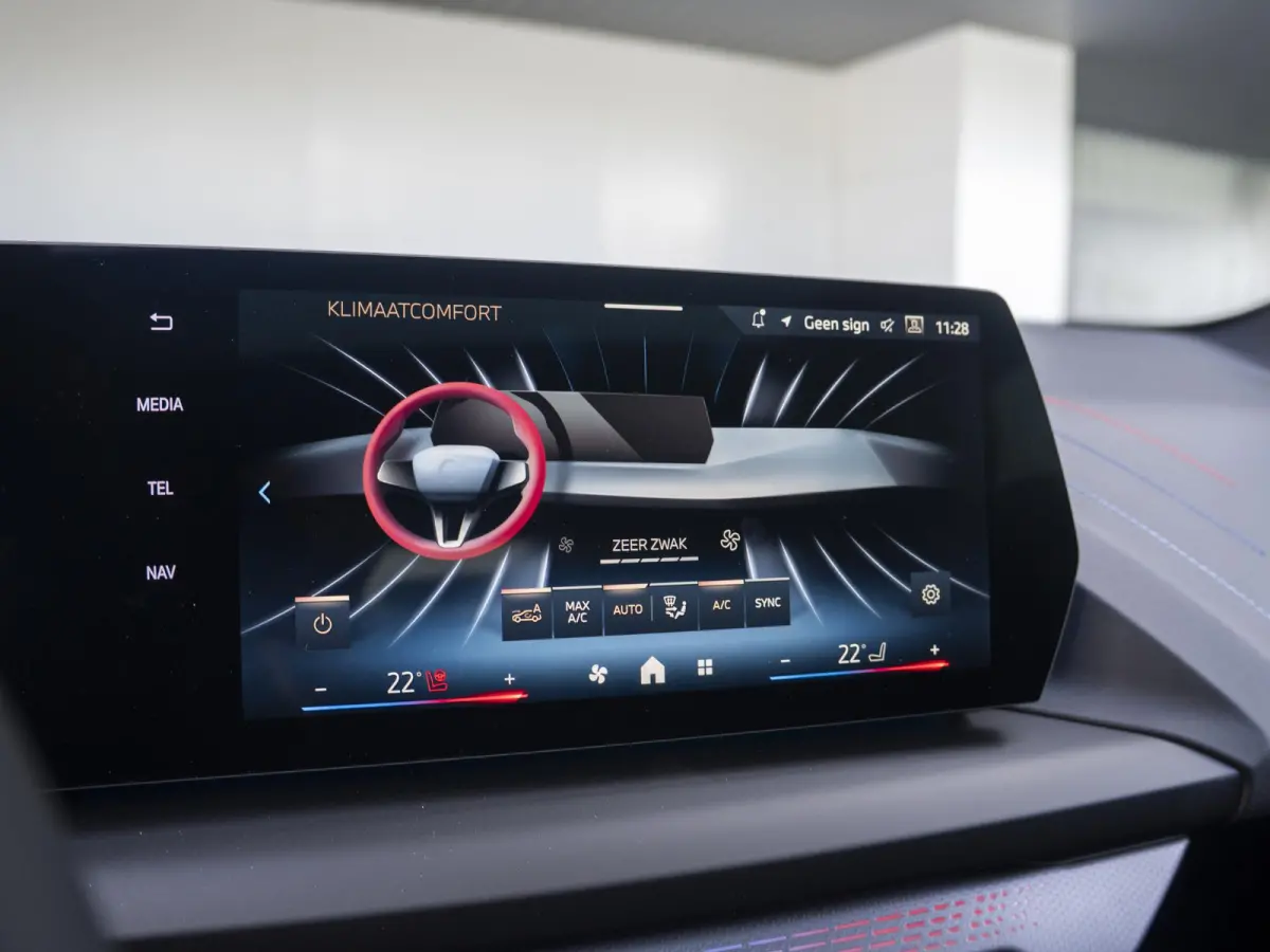 120 | M Sportpakket Pro | Innovation Pack | Stuurwielrand verwarmd | Harman-Kardon | Comfort Access | Head-Up Display | Panoramadak | Trekhaak
