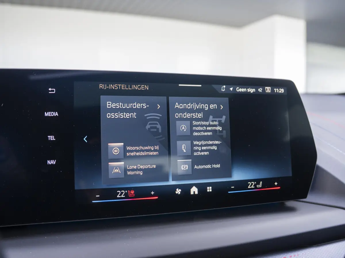 120 | M Sportpakket Pro | Innovation Pack | Stuurwielrand verwarmd | Harman-Kardon | Comfort Access | Head-Up Display | Panoramadak | Trekhaak