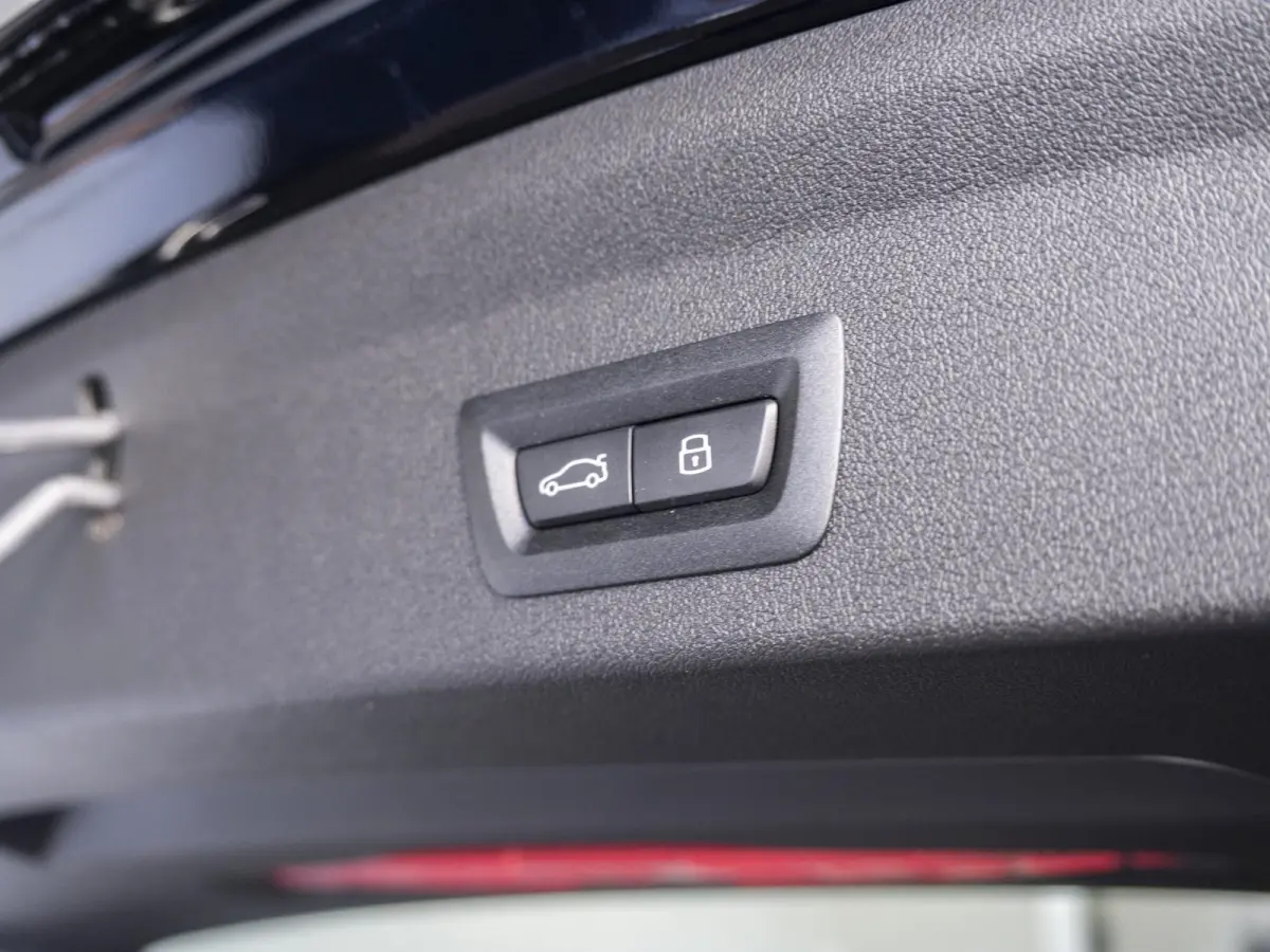 120 | M Sportpakket Pro | Innovation Pack | Stuurwielrand verwarmd | Harman-Kardon | Comfort Access | Head-Up Display | Panoramadak | Trekhaak