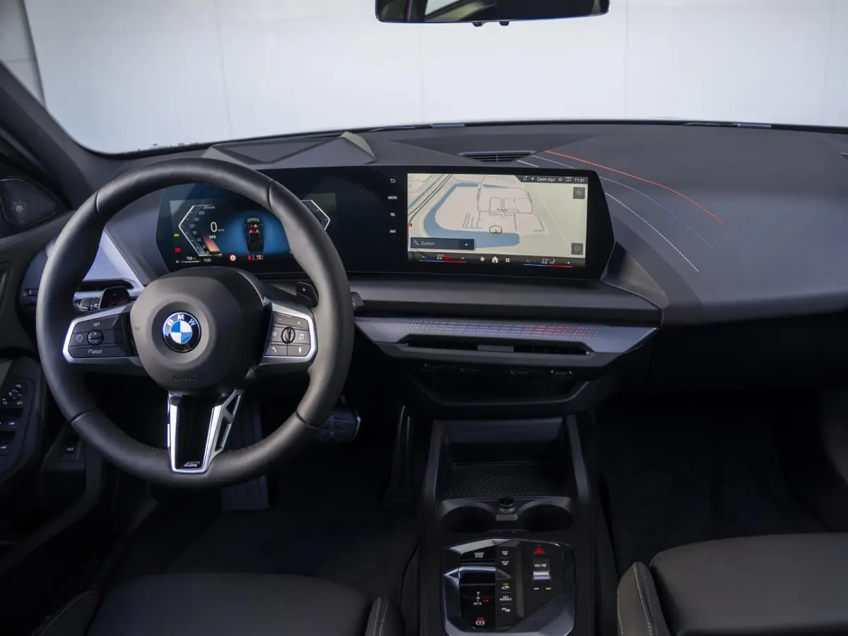 120 | M Sportpakket Pro | Innovation Pack | Stuurwielrand verwarmd | Harman-Kardon | Comfort Access | Head-Up Display | Panoramadak | Trekhaak