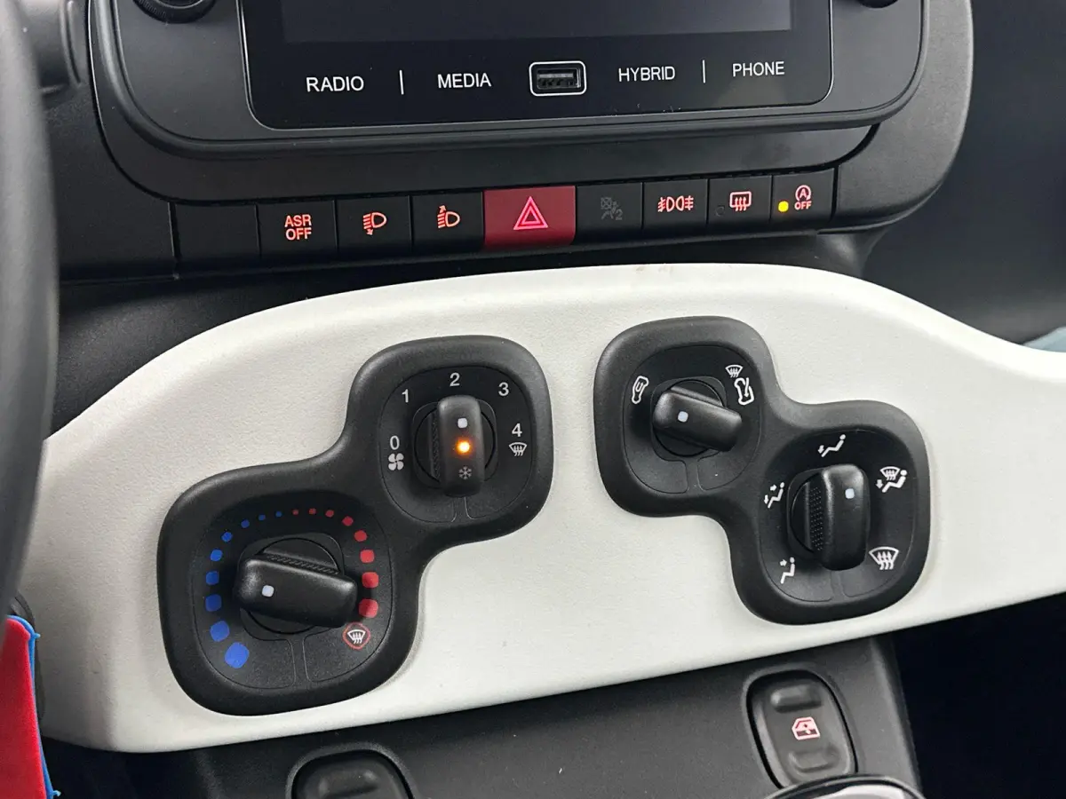 1.0 Hybrid Cross | DEMOVOORDEEL | Apple Carplay&Android Auto | PDC achter | Airco | 2+6 JAAR GARANTIE