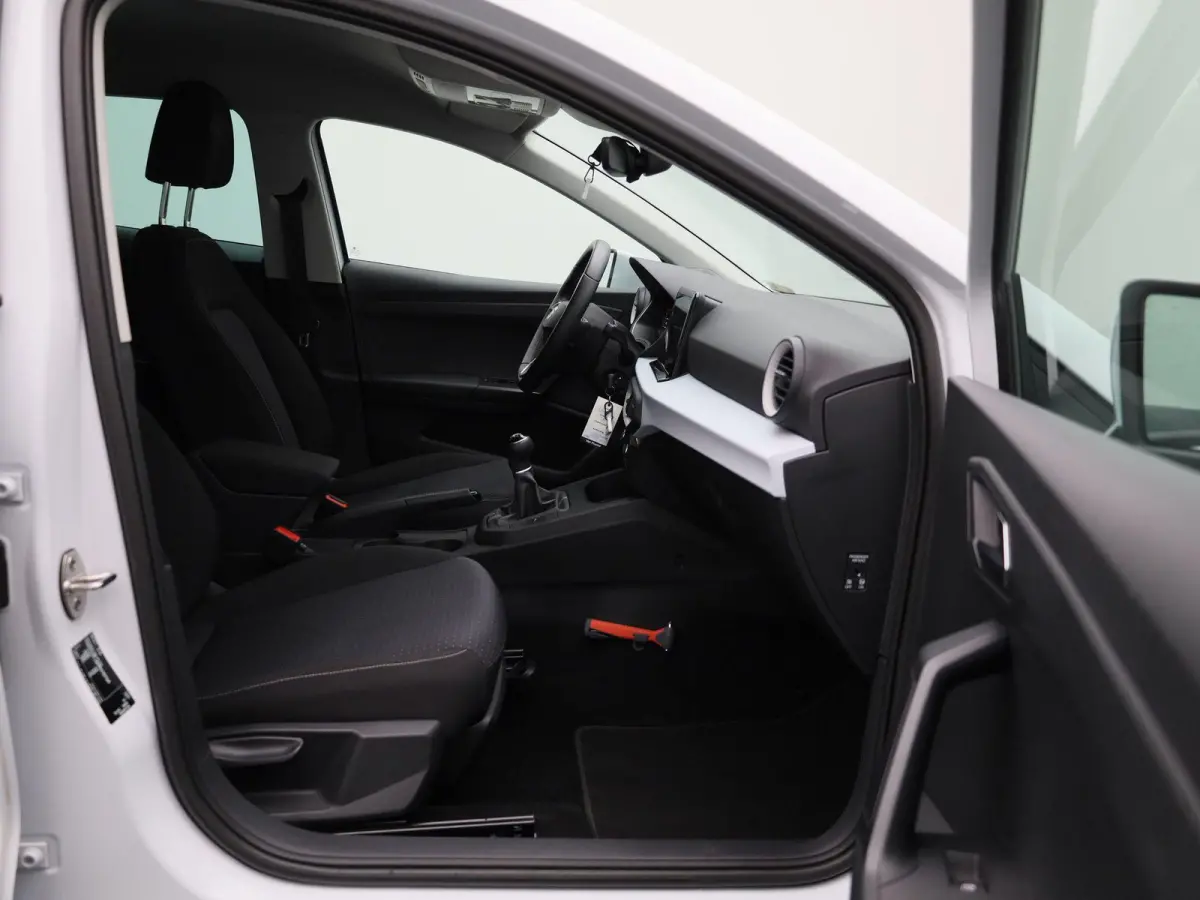 1.0 EcoTSI Style Business Intense | DIGITAAL DASHBOARD | CLIMATE CONTROL | STOELVERWARMING | LMV | PARKEERSENSOREN | APPLE CARPLAY |