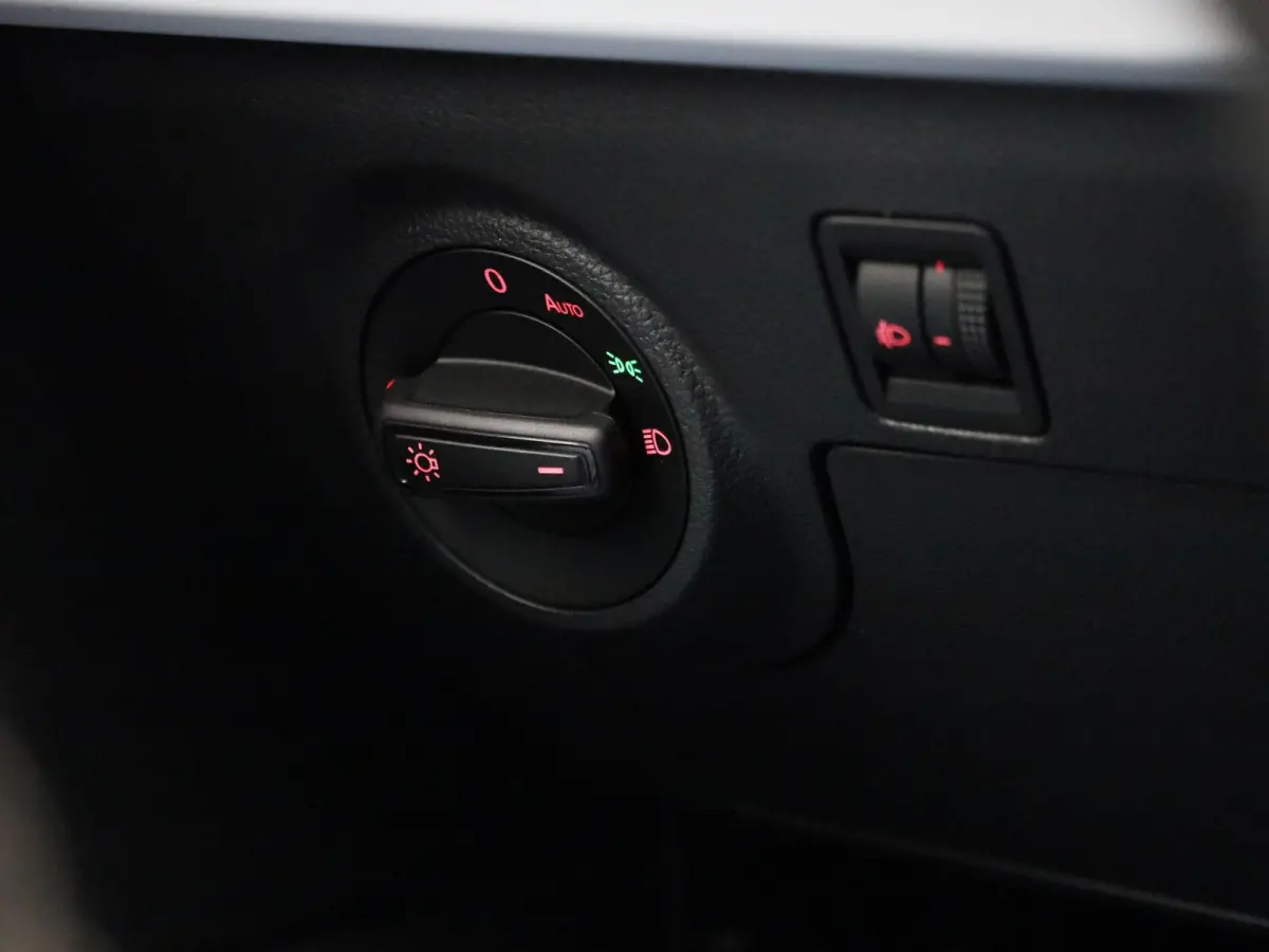 1.0 EcoTSI Style Business Intense | DIGITAAL DASHBOARD | CLIMATE CONTROL | STOELVERWARMING | LMV | PARKEERSENSOREN | APPLE CARPLAY |